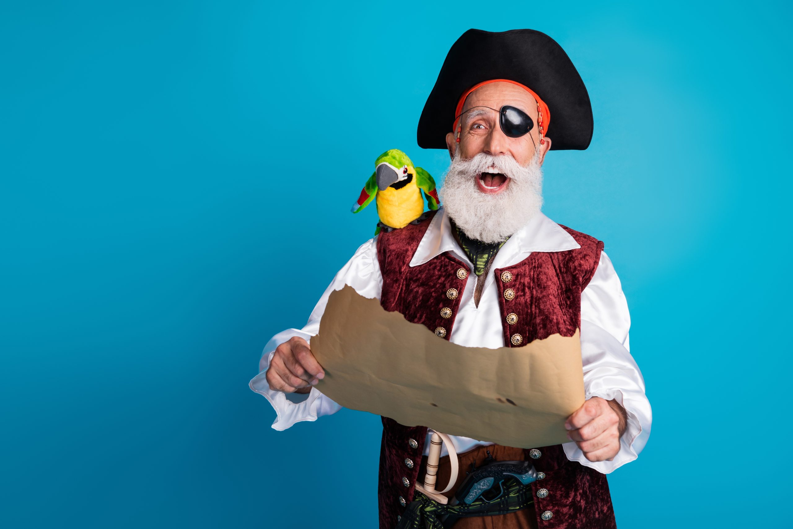 Photo,Portrait,Of,Senior,Funny,Pirate,Grandpa,Excited,Hold,Treasure